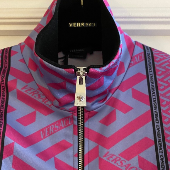 FULL LOOK - SHOP THE LOOK VERSACE FULL LOOK La Greca V Jacket and Pants - Picture 8 of 14